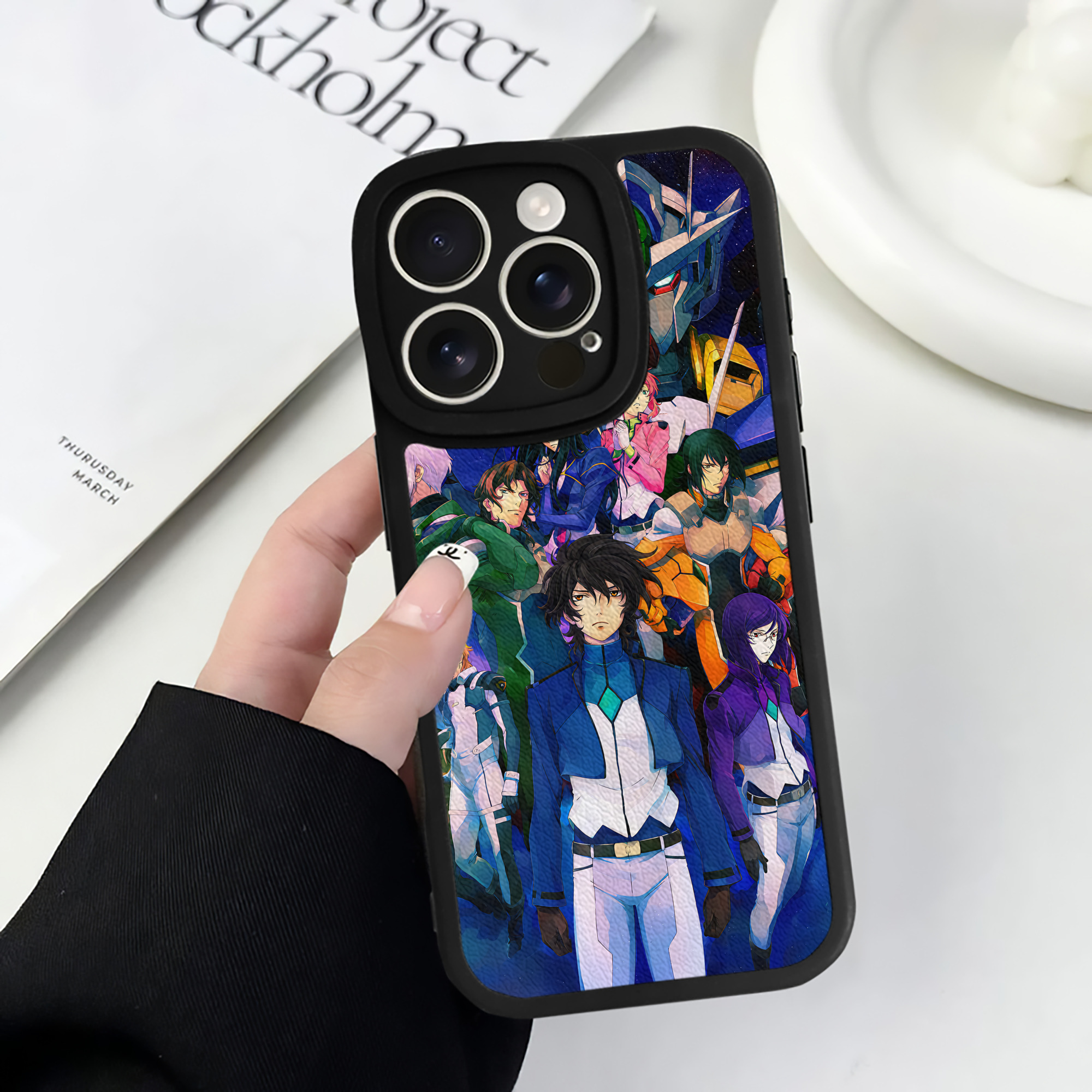 （画像用） 機動戦士ガンダム Mobile Suit Gundam 【iPhone 16シリーズ対応】シリコンスマホケース（レザー調） 材質：シリコン